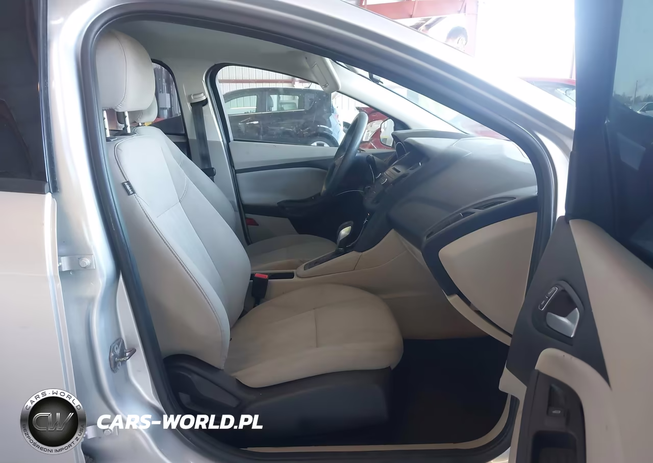2017 Ford Focus Se VIN:1FADP3K23HL214977 - 5