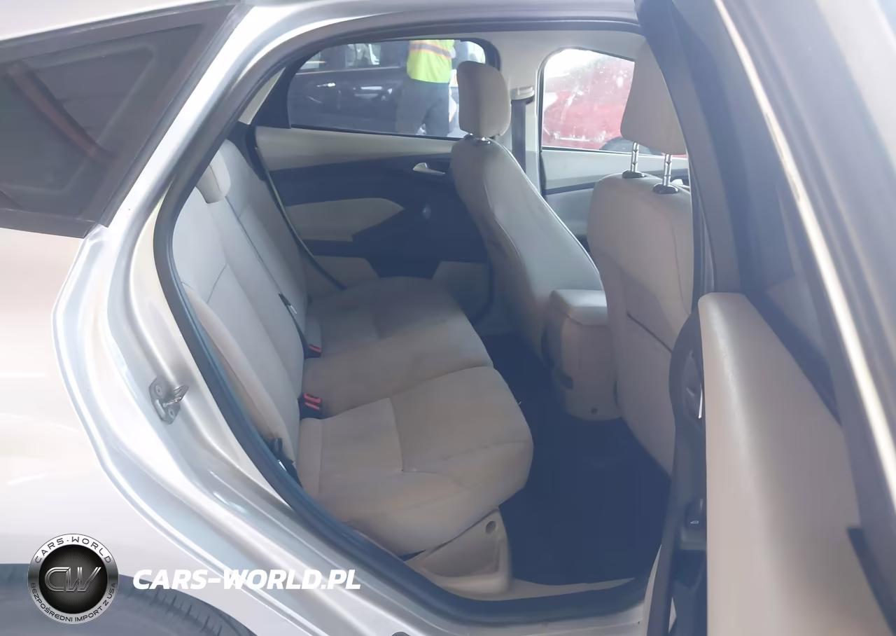 2017 Ford Focus Se VIN:1FADP3K23HL214977 - 8
