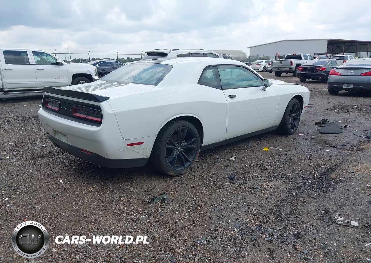 2017 Dodge Challenger Sxt VIN:2C3CDZAG3HH665911 - 4