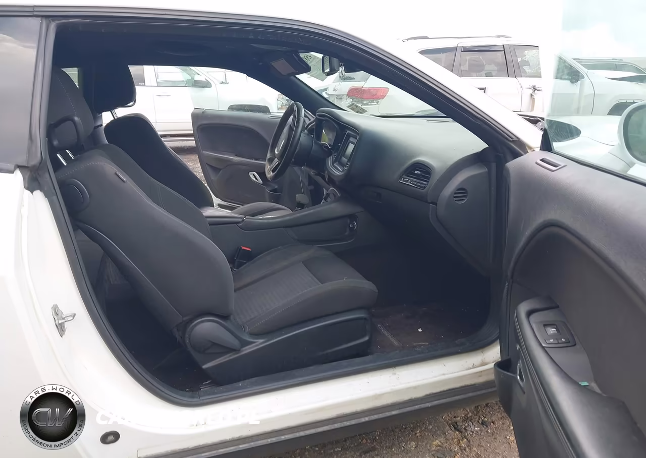 2017 Dodge Challenger Sxt VIN:2C3CDZAG3HH665911 - 5