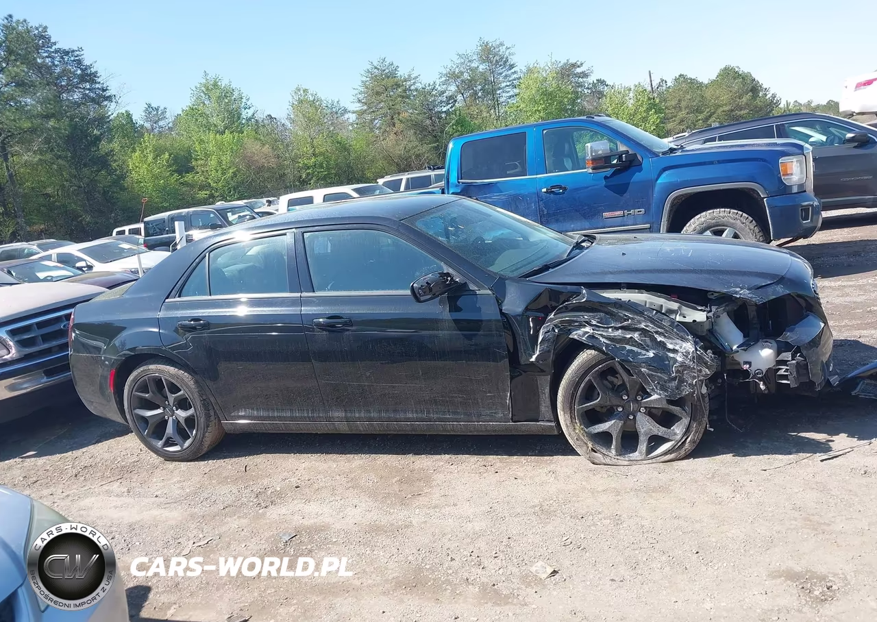2022 Chrysler 300 Touring VIN:2C3CCAAG1NH236749 - 13