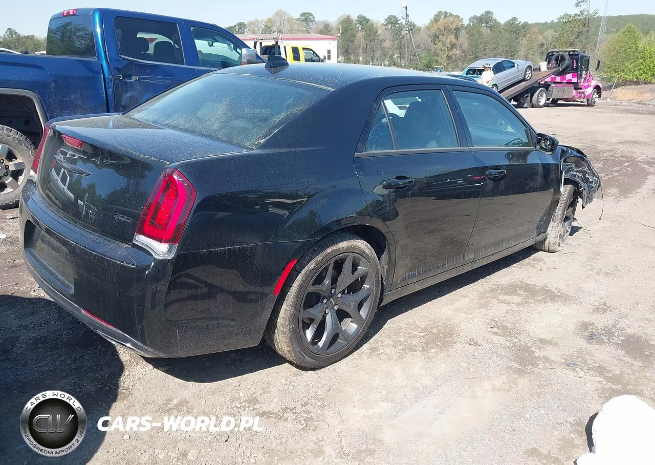 2022 Chrysler 300 Touring VIN:2C3CCAAG1NH236749 - 4