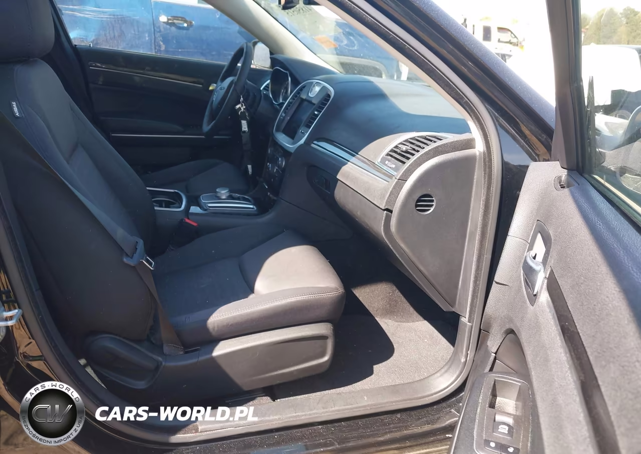 2022 Chrysler 300 Touring VIN:2C3CCAAG1NH236749 - 5