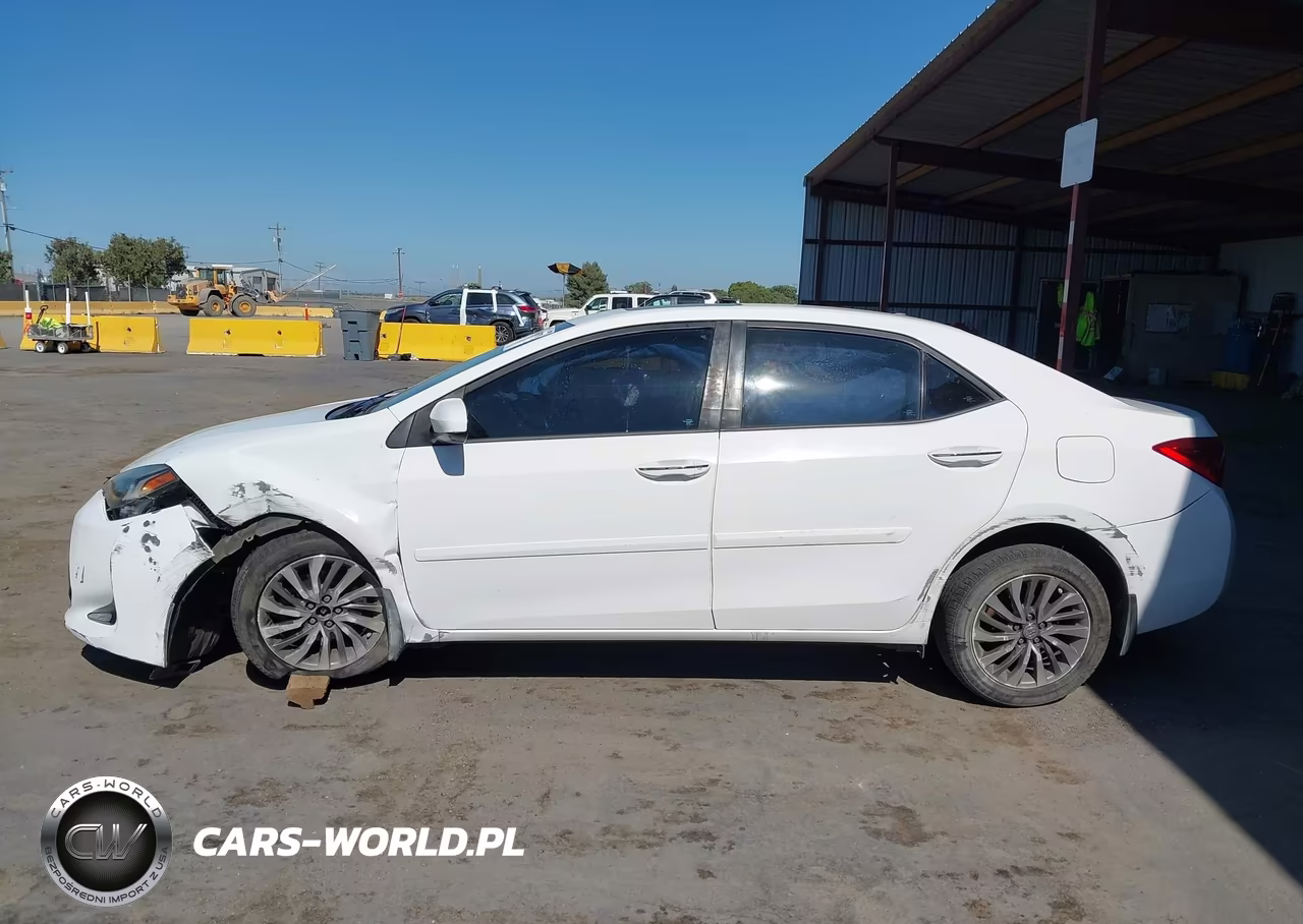 2017 Toyota Corolla Xle VIN:5YFBURHE1HP639247 - 14