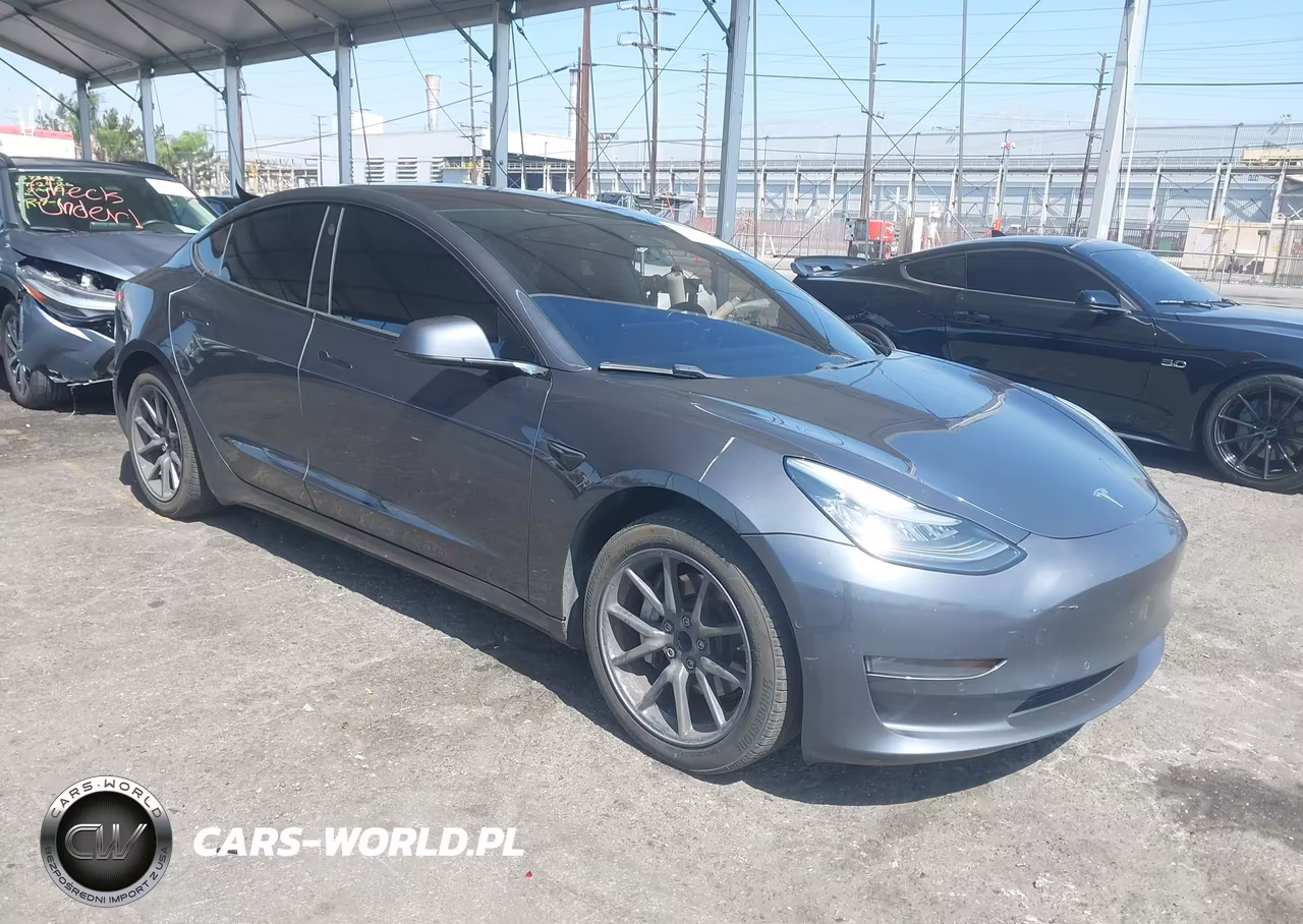 2018 Tesla Model 3 Long Range-Mid Range – zdjęcie 1 z 15