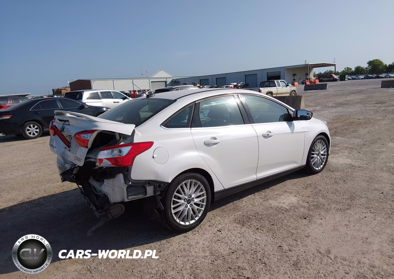 2014 Ford Focus Titanium VIN:1FADP3J22EL257994 - 4