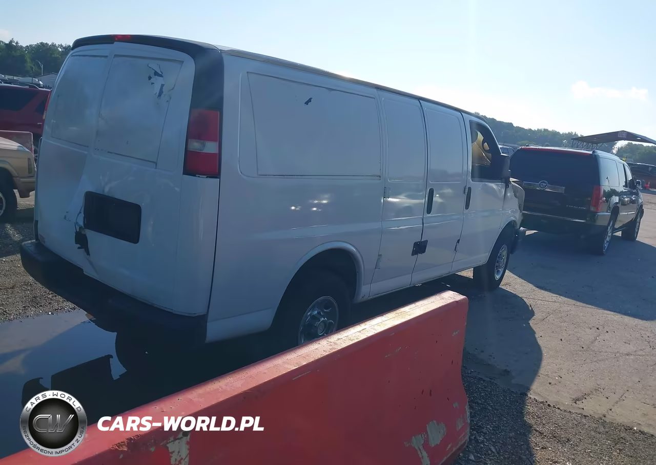 2008 Chevrolet Express Work Van VIN:1GCHG35C881138099 - 4