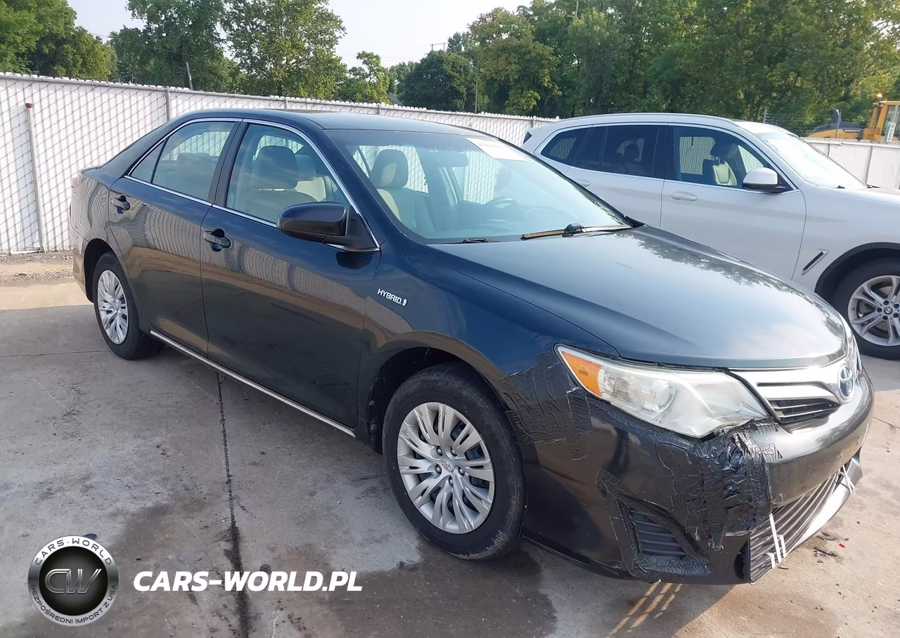 2014 Toyota Camry Hybrid Le – zdjęcie 1 z 17