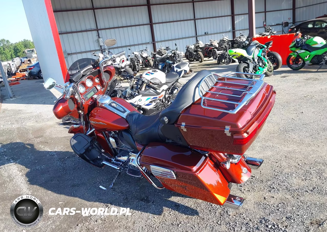 2010 Harley-Davidson Flhtcuse5 VIN:1HD1PR815AB952157 - 3