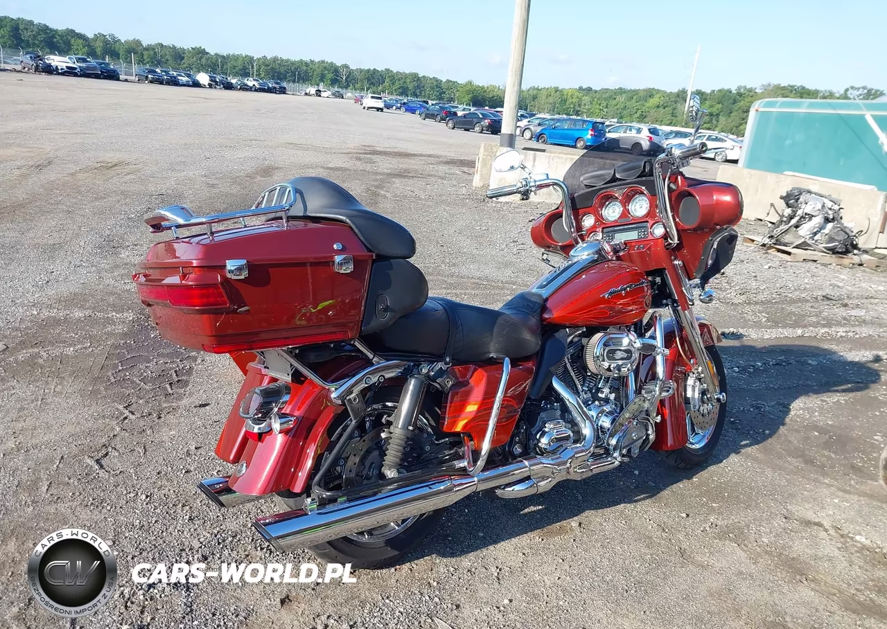 2010 Harley-Davidson Flhtcuse5 VIN:1HD1PR815AB952157 - 4