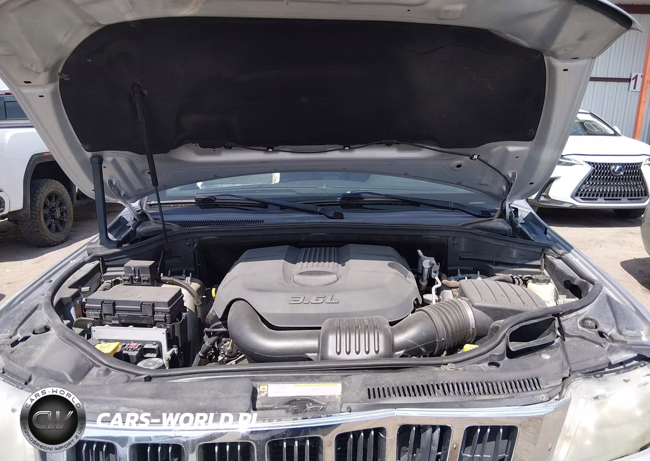 2011 Jeep Grand Cherokee Laredo VIN:1J4RS4GG7BC569340 - 10