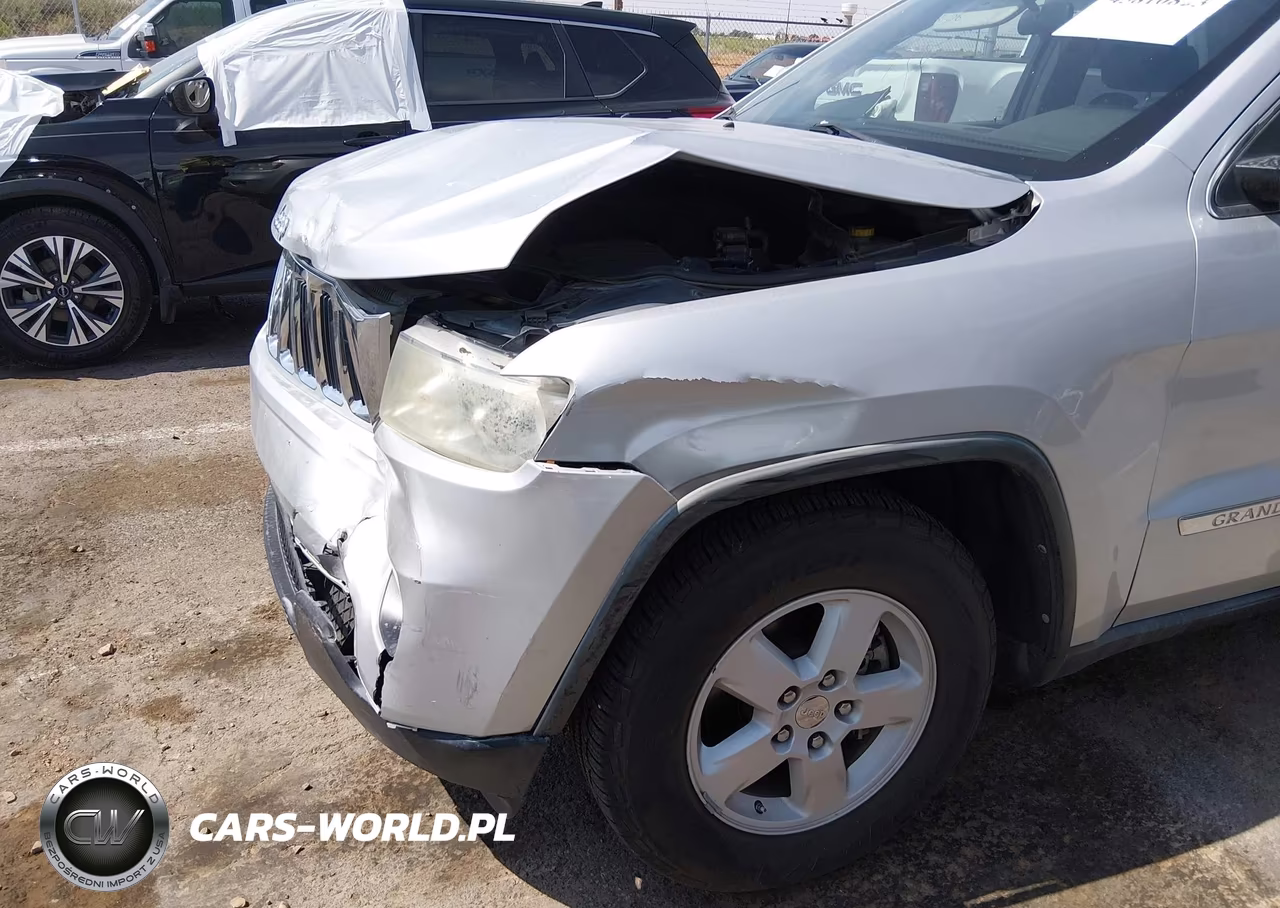 2011 Jeep Grand Cherokee Laredo VIN:1J4RS4GG7BC569340 - 18