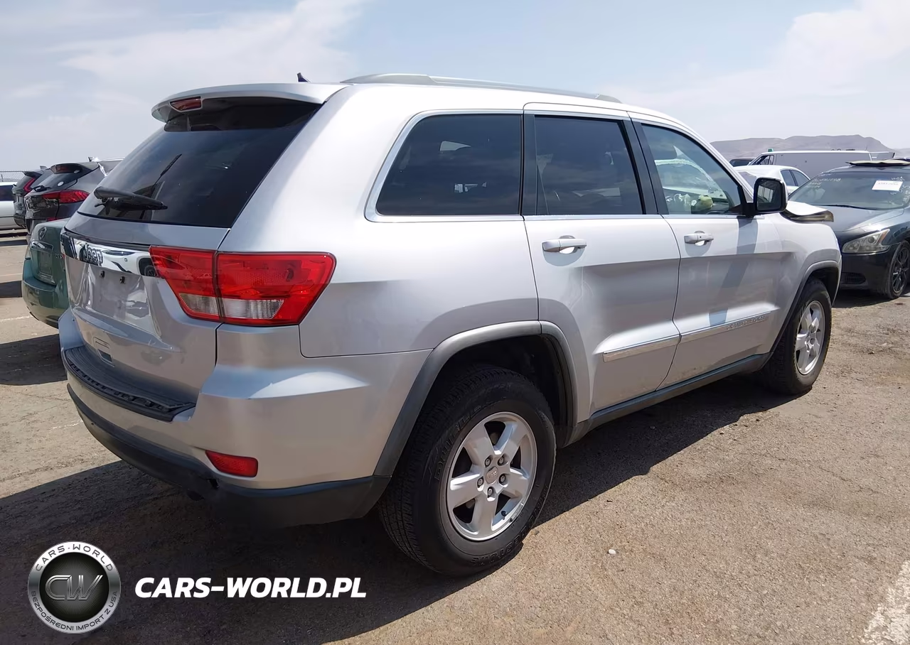 2011 Jeep Grand Cherokee Laredo VIN:1J4RS4GG7BC569340 - 4