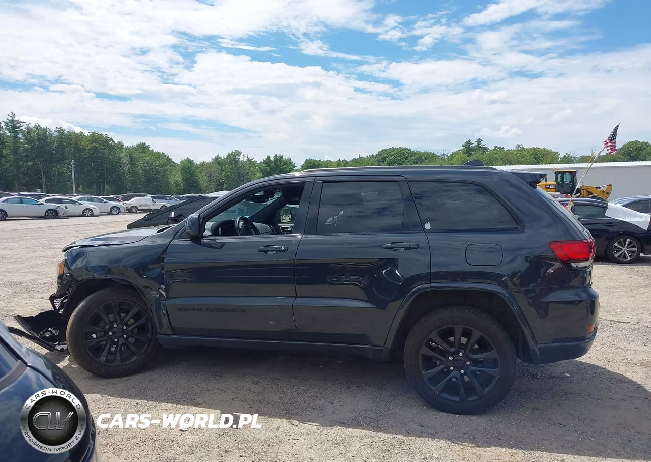 2018 Jeep Grand Cherokee Altitude 4X4 VIN:1C4RJFAG9JC367644 - 14