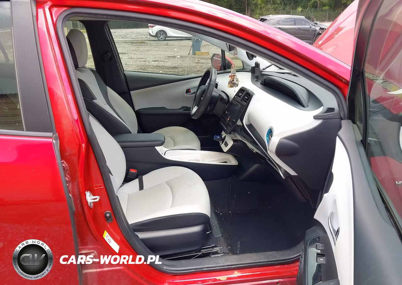 2016 Toyota Prius Four VIN:JTDKARFU4G3519940 - 5