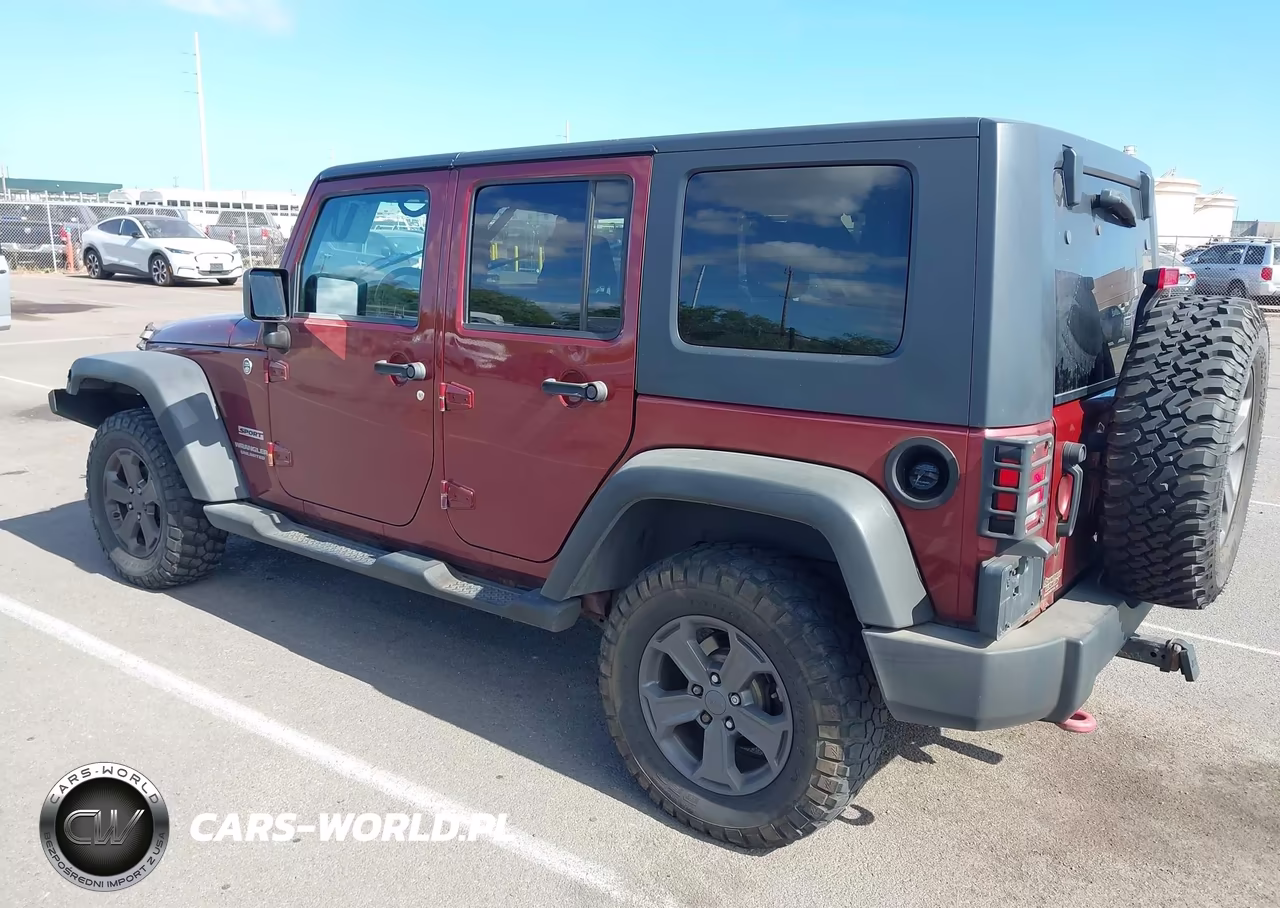 2010 Jeep Wrangler Unlimited Sport VIN:1J4BA3H18AL125021 - 3