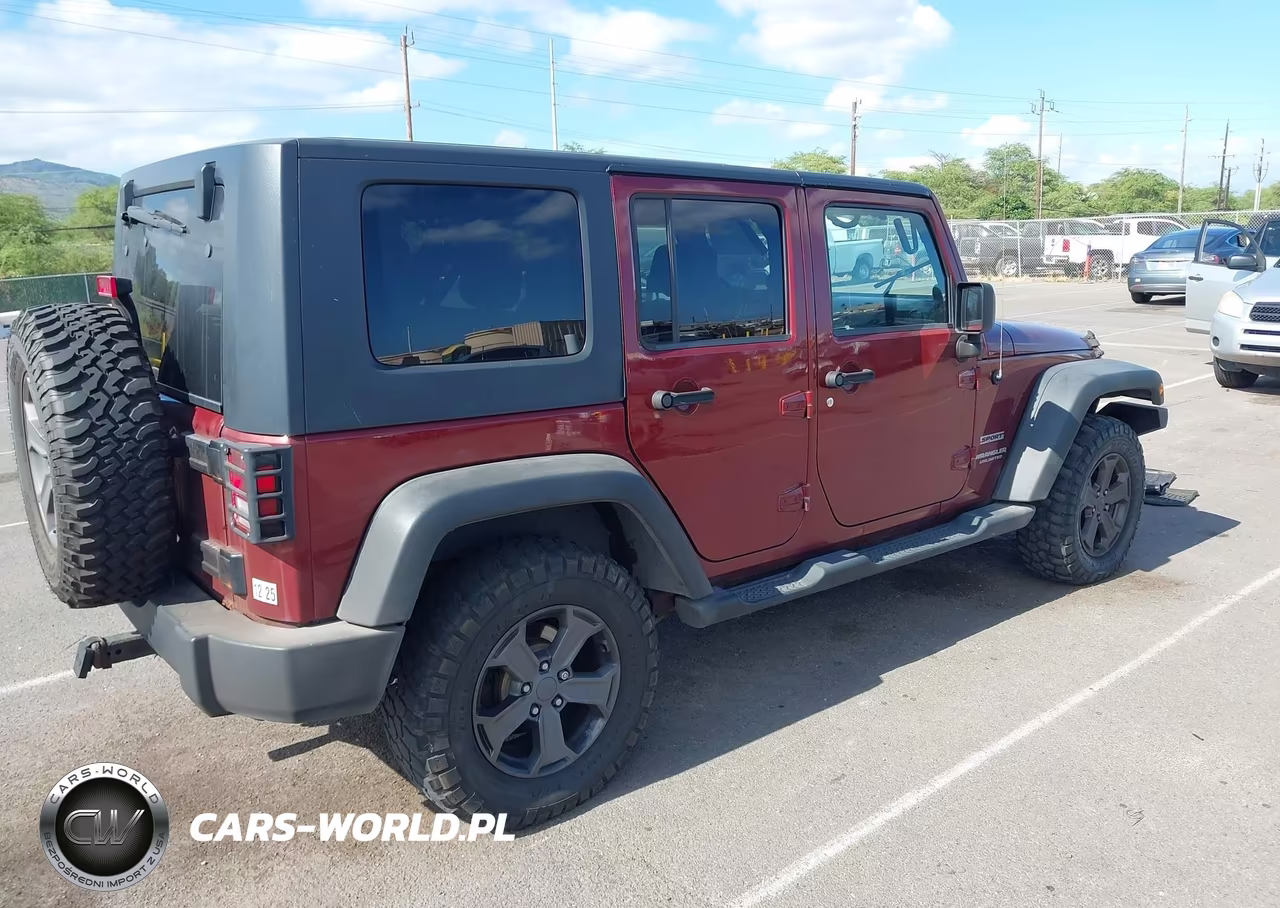 2010 Jeep Wrangler Unlimited Sport VIN:1J4BA3H18AL125021 - 4