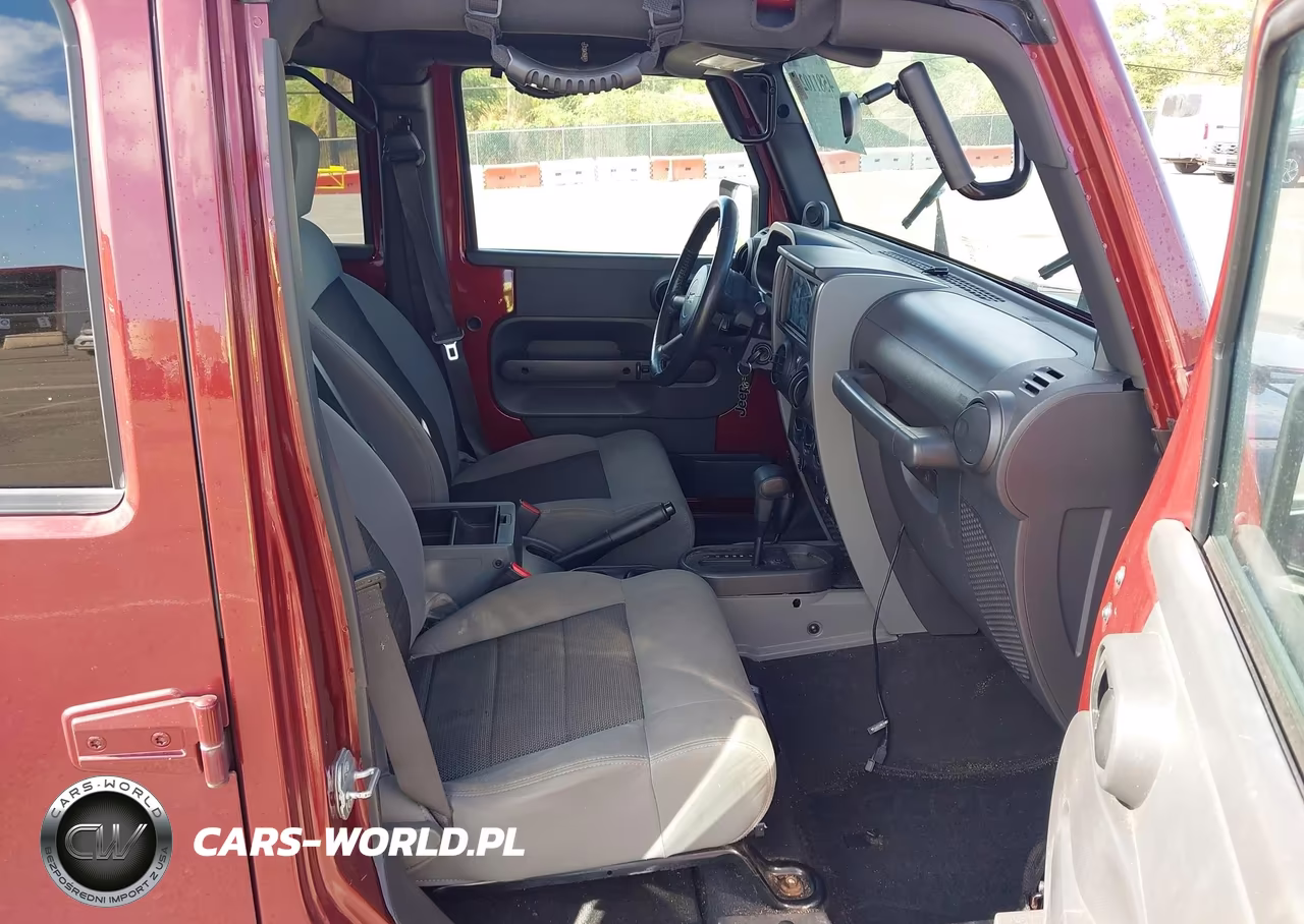 2010 Jeep Wrangler Unlimited Sport VIN:1J4BA3H18AL125021 - 5