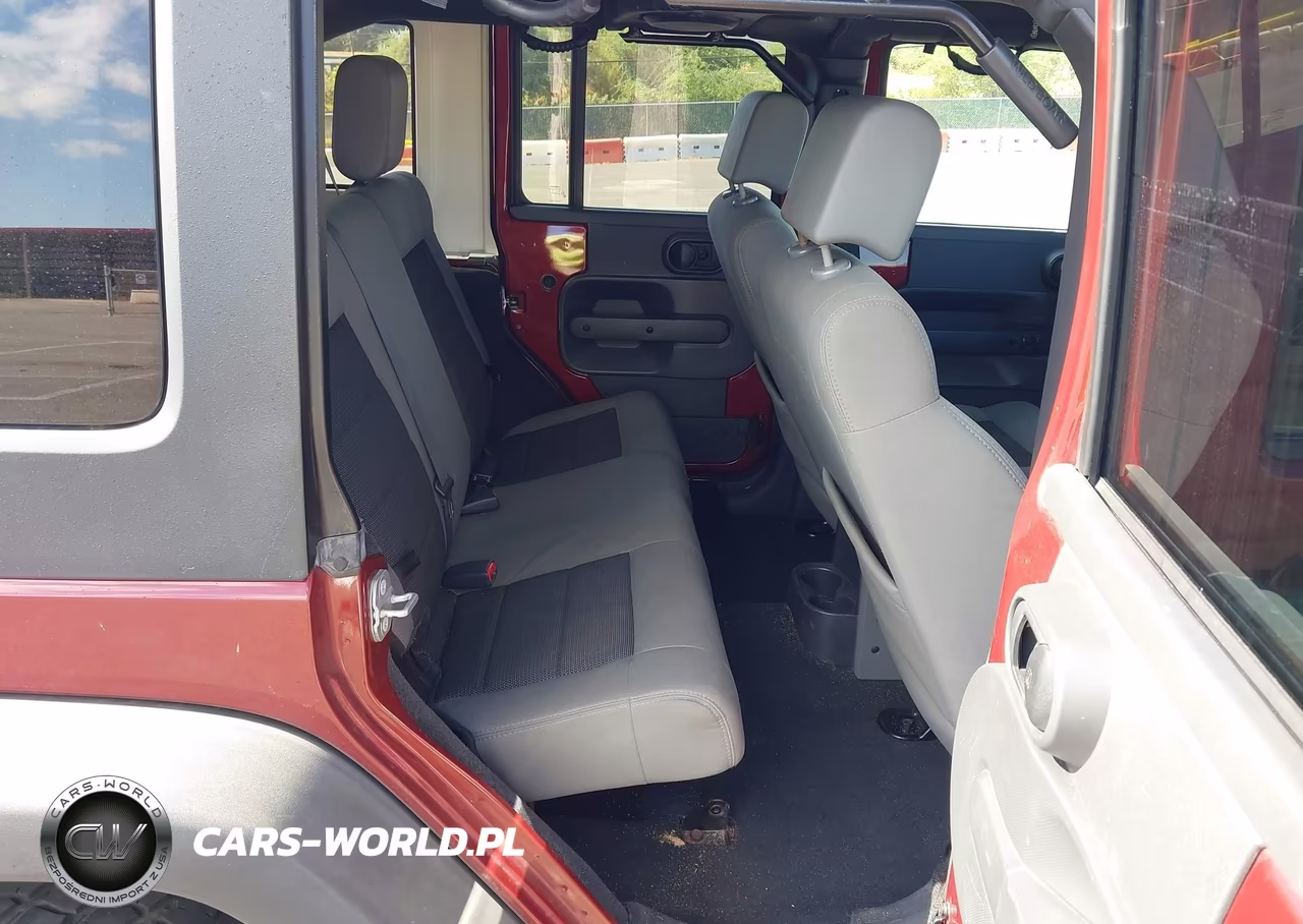 2010 Jeep Wrangler Unlimited Sport VIN:1J4BA3H18AL125021 - 8