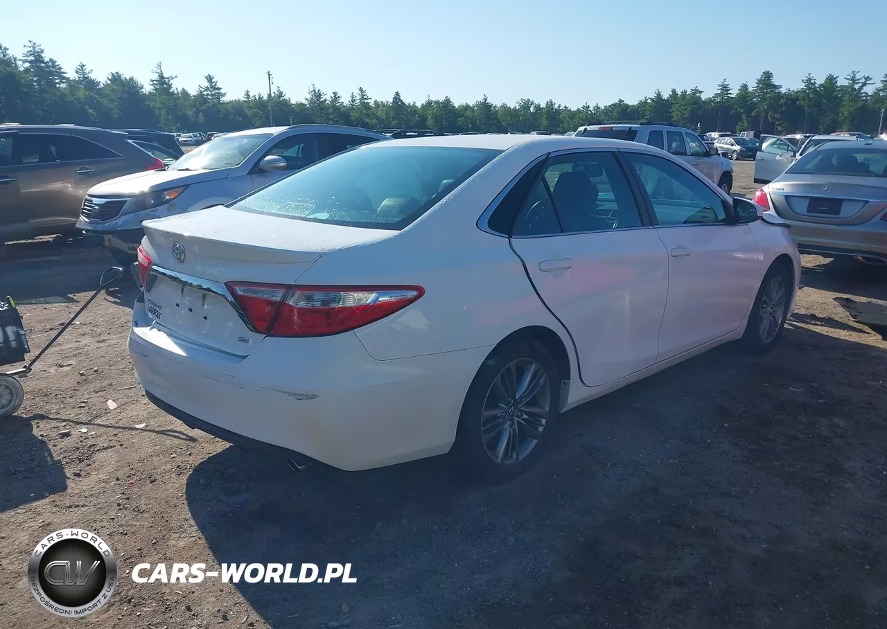 2017 Toyota Camry Se VIN:4T1BF1FK5HU699647 - 4