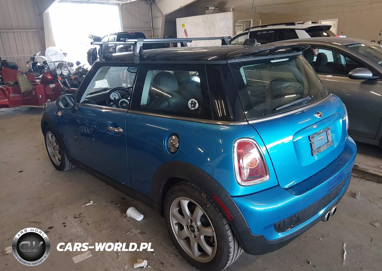 2009 Mini Cooper S VIN:WMWMF73559TW88117 - 3