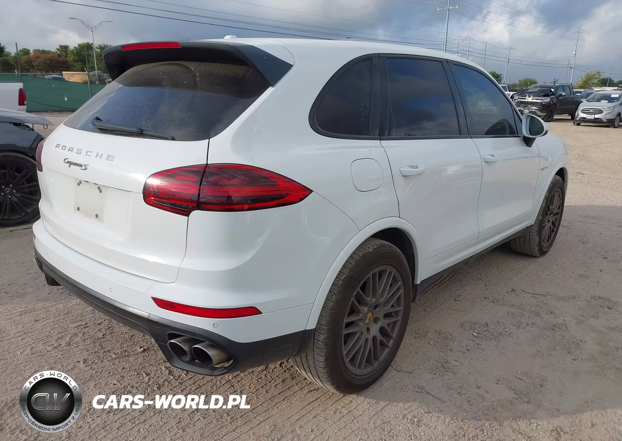 2017 Porsche Cayenne E-Hybrid S Platinum Edition VIN:WP1AE2A24HLA75505 - 4
