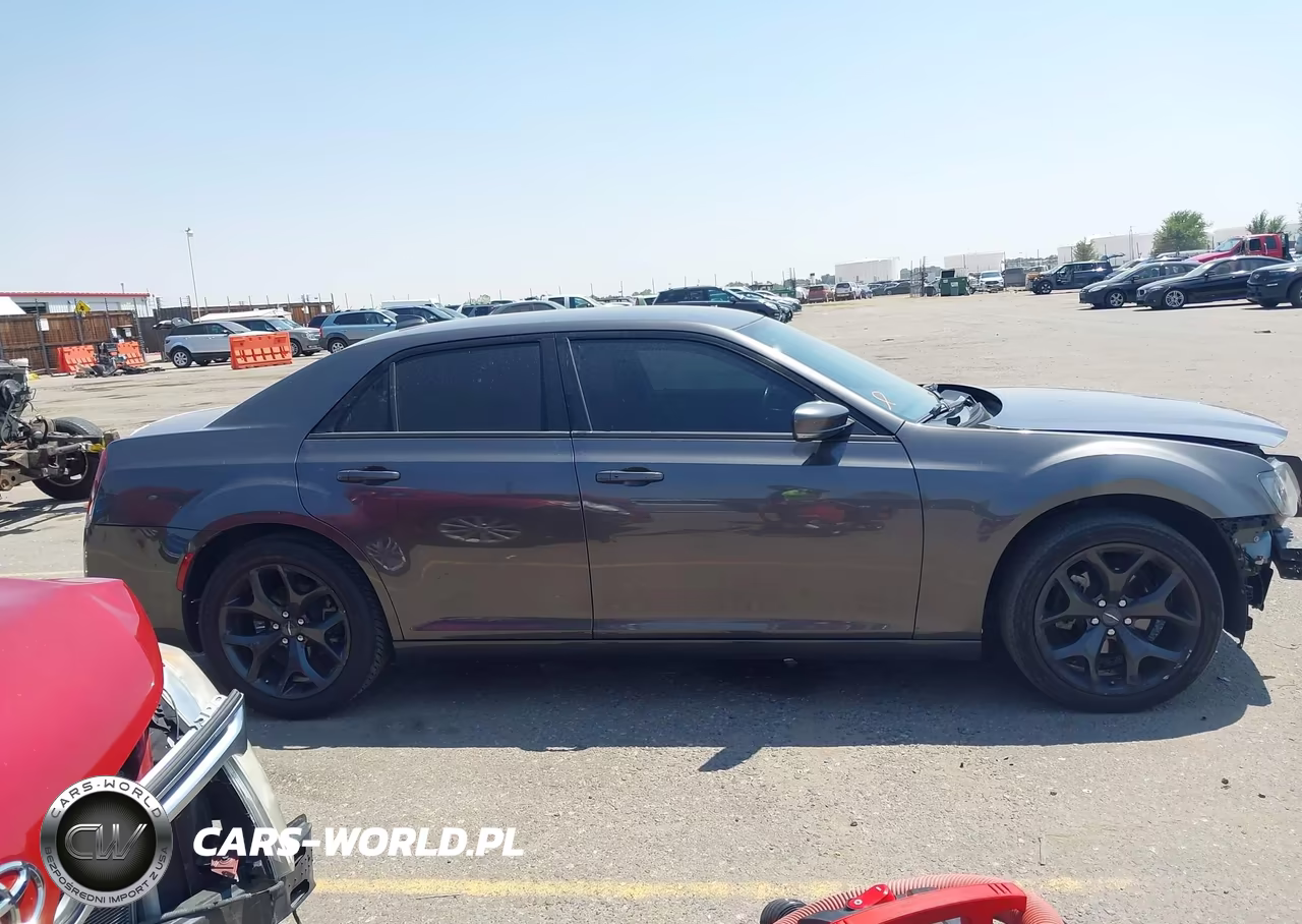 2021 Chrysler 300 300S VIN:2C3CCABG4MH545645 - 13