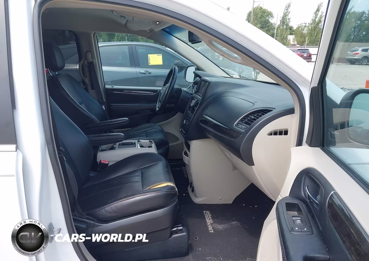 2015 Chrysler Town & Country Touring VIN:2C4RC1BG2FR655113 - 5