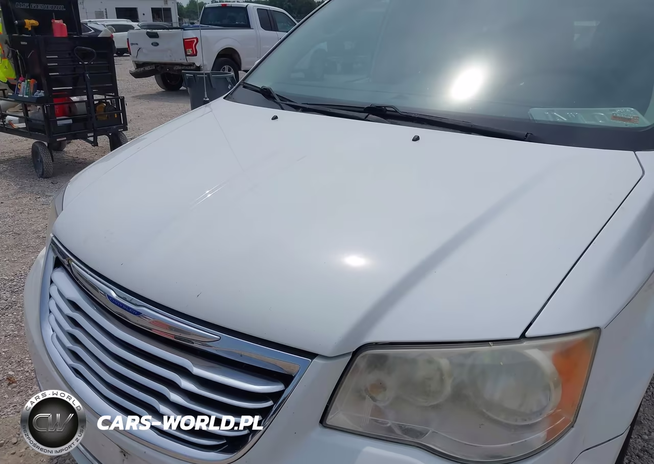2015 Chrysler Town & Country Touring VIN:2C4RC1BG2FR655113 - 6