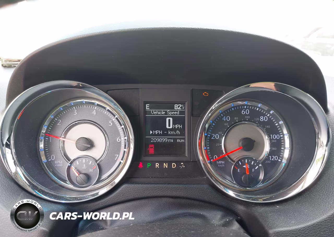 2015 Chrysler Town & Country Touring VIN:2C4RC1BG2FR655113 - 7