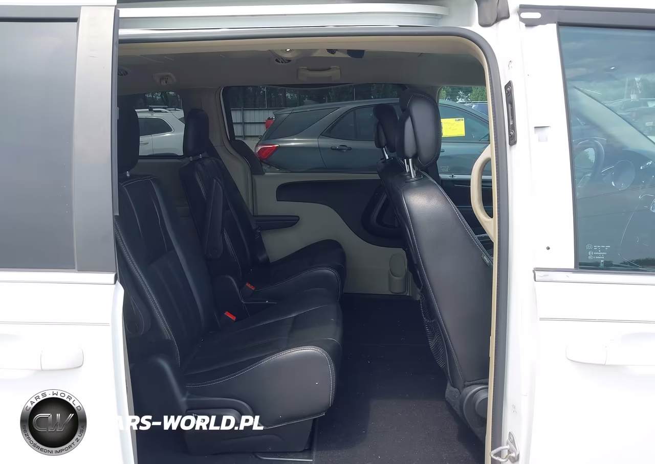 2015 Chrysler Town & Country Touring VIN:2C4RC1BG2FR655113 - 8