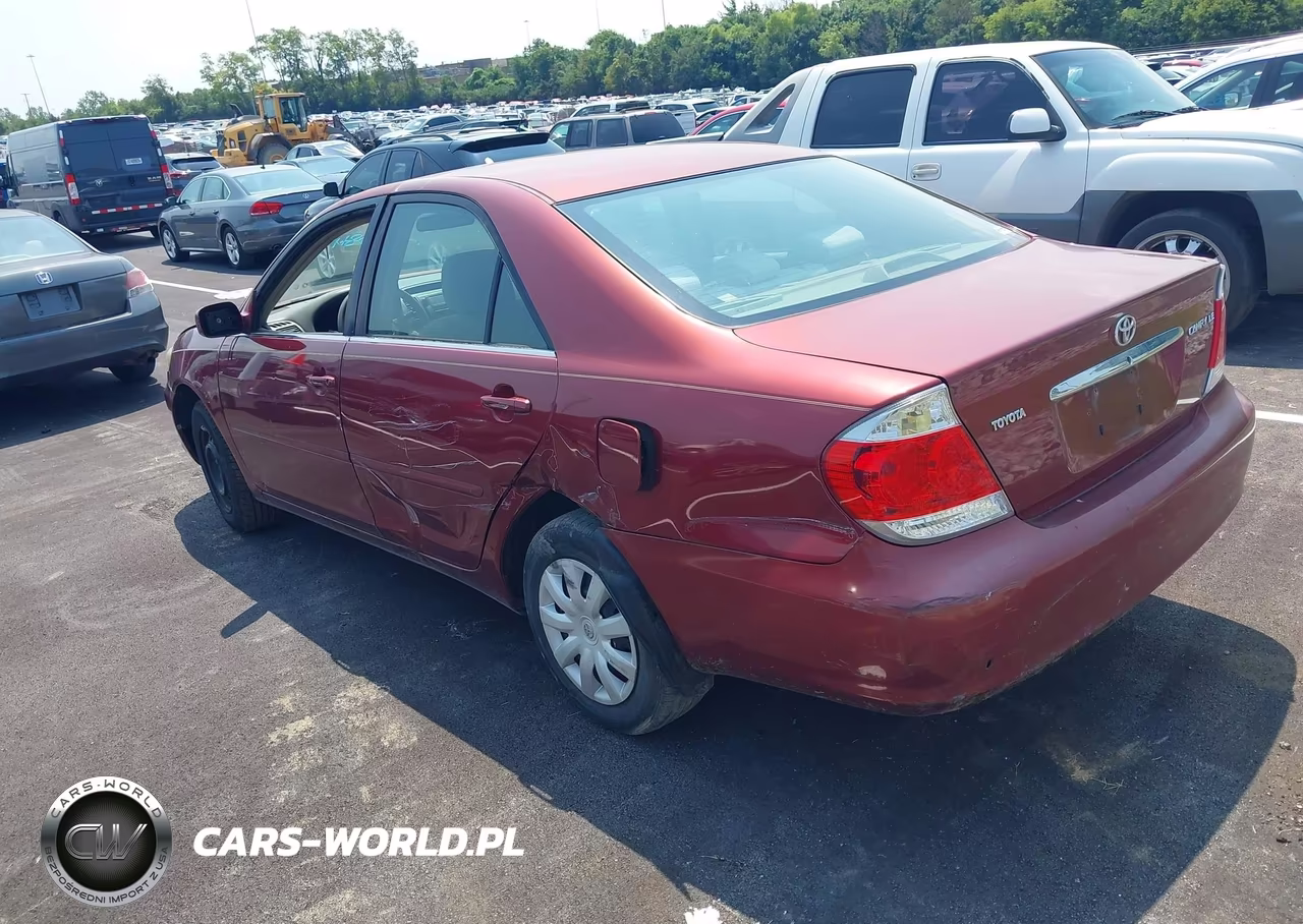 2005 Toyota Camry Le VIN:4T1BE32K15U044207 - 3