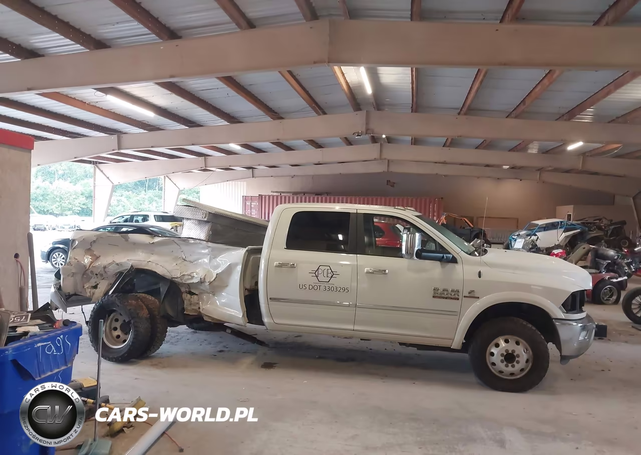 2018 Ram 3500 Laramie 4X4 8' Box VIN:3C63RRJL0JG155278 - 13