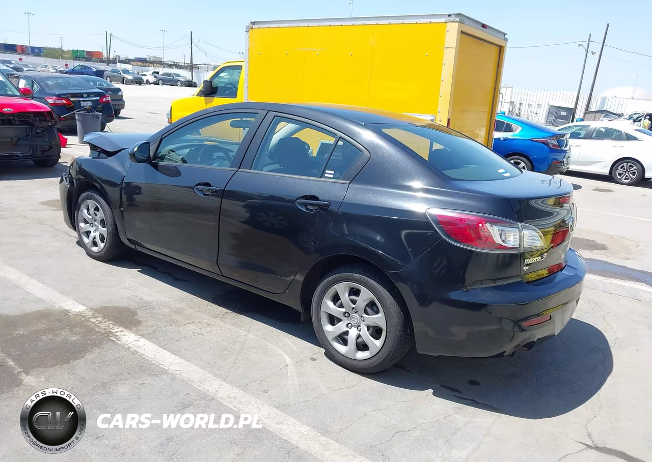 2013 Mazda Mazda3 I Sport VIN:JM1BL1UP8D1811056 - 3
