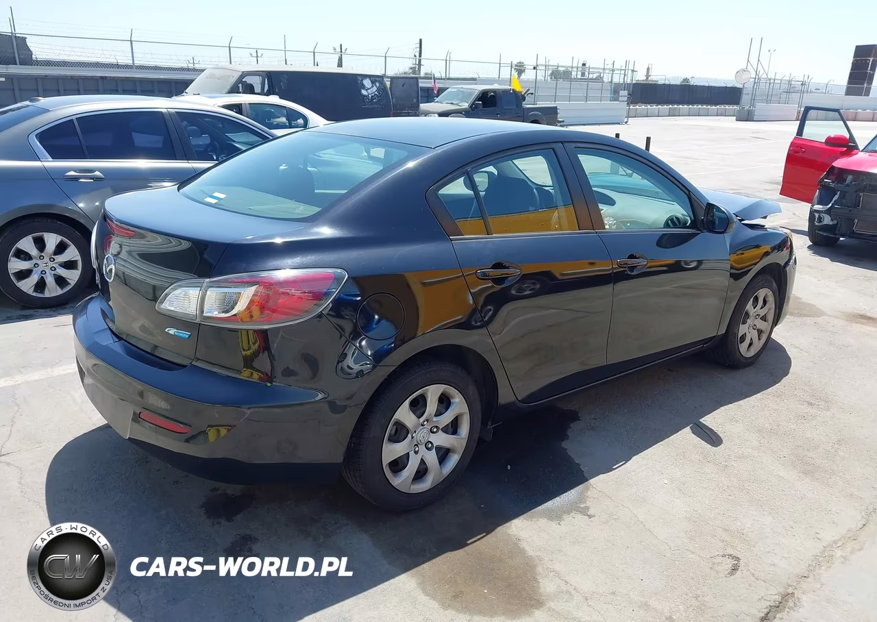 2013 Mazda Mazda3 I Sport VIN:JM1BL1UP8D1811056 - 4