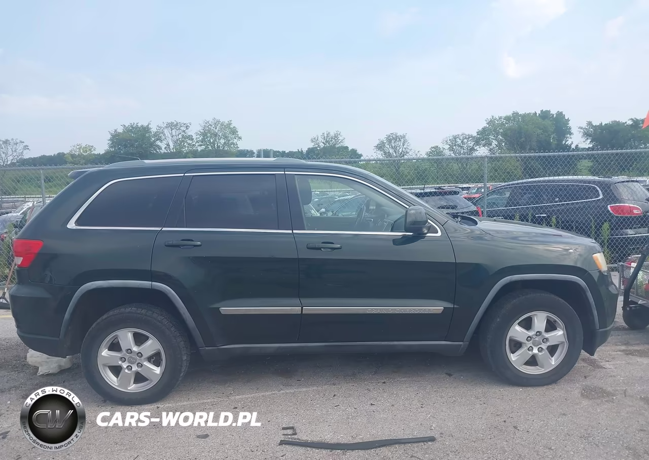 2011 Jeep Grand Cherokee Laredo VIN:1J4RR4GG4BC586110 - 13