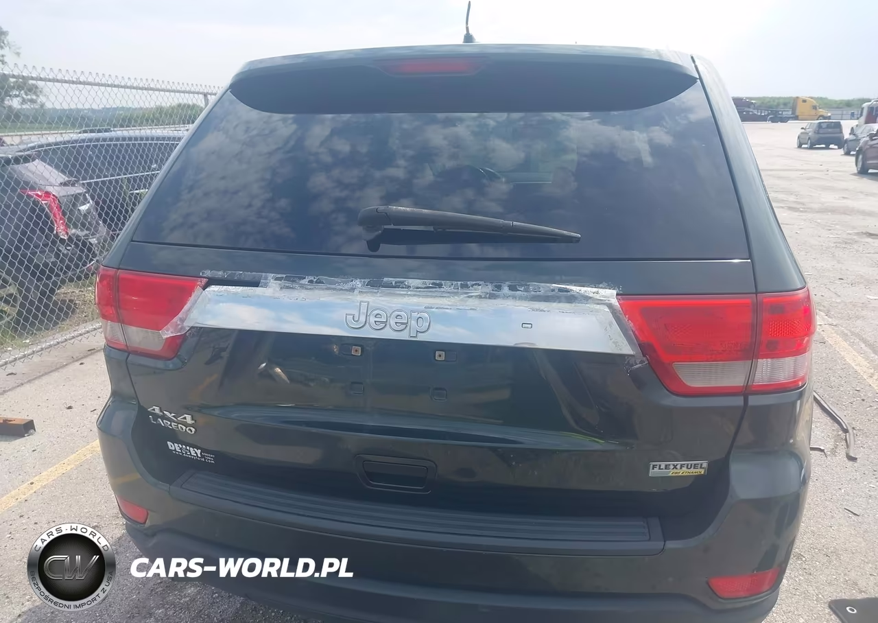 2011 Jeep Grand Cherokee Laredo VIN:1J4RR4GG4BC586110 - 16