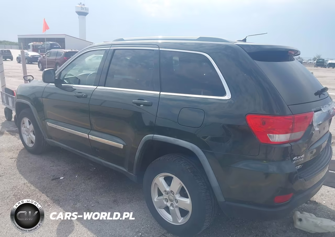 2011 Jeep Grand Cherokee Laredo VIN:1J4RR4GG4BC586110 - 3
