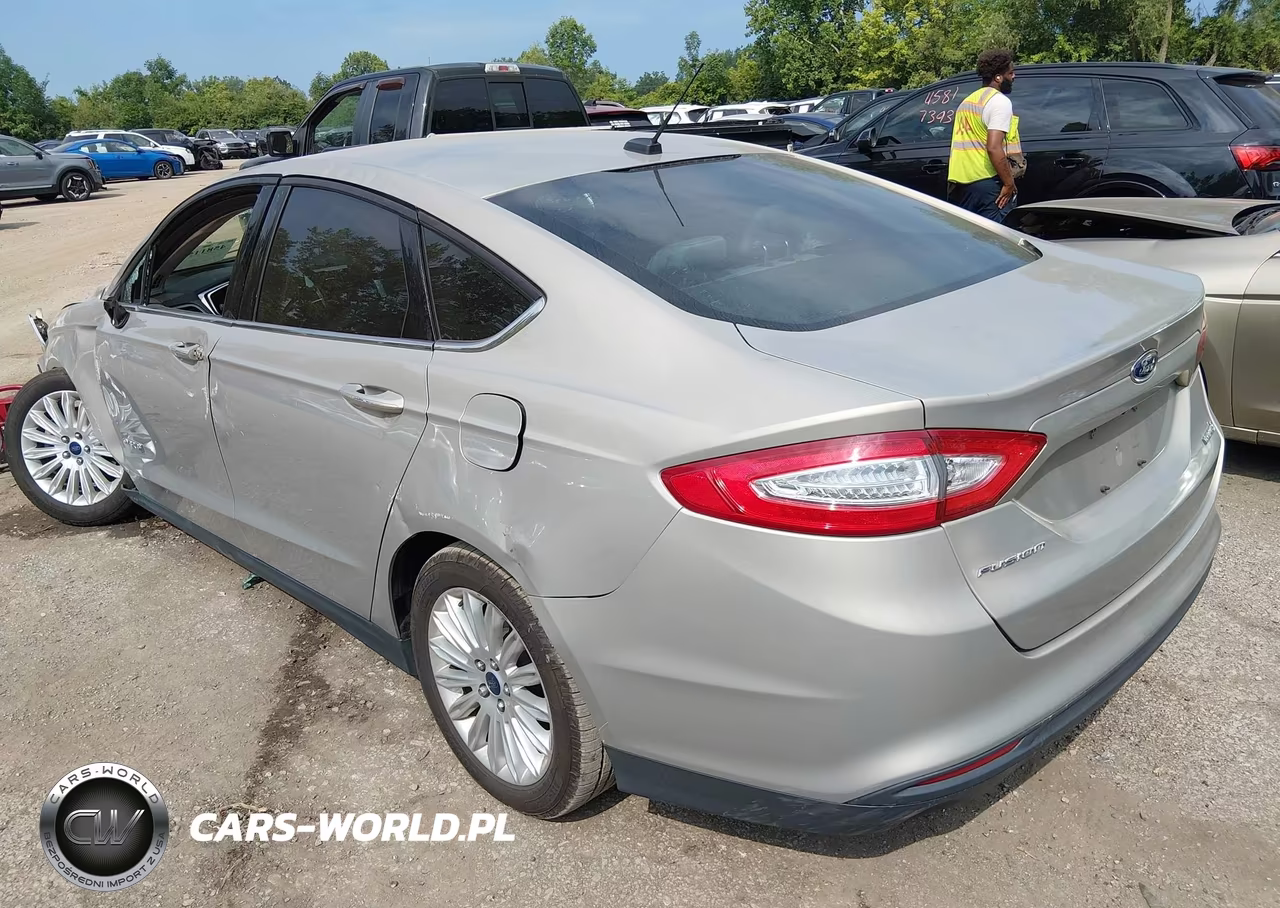 2015 Ford Fusion Hybrid S VIN:3FA6P0UU2FR172371 - 3