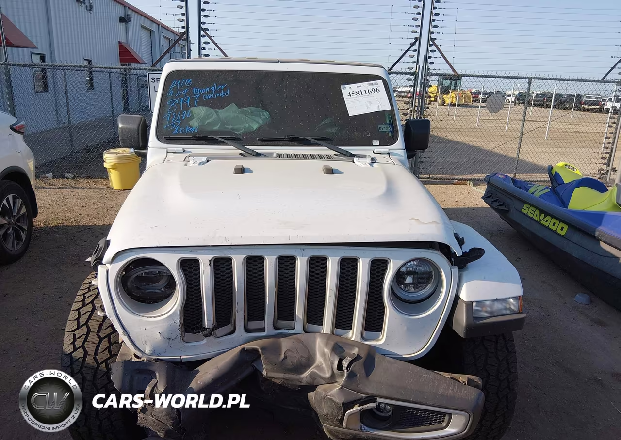 2019 Jeep Wrangler Unlimited Sahara 4X4 VIN:1C4HJXEN2KW618997 - 11