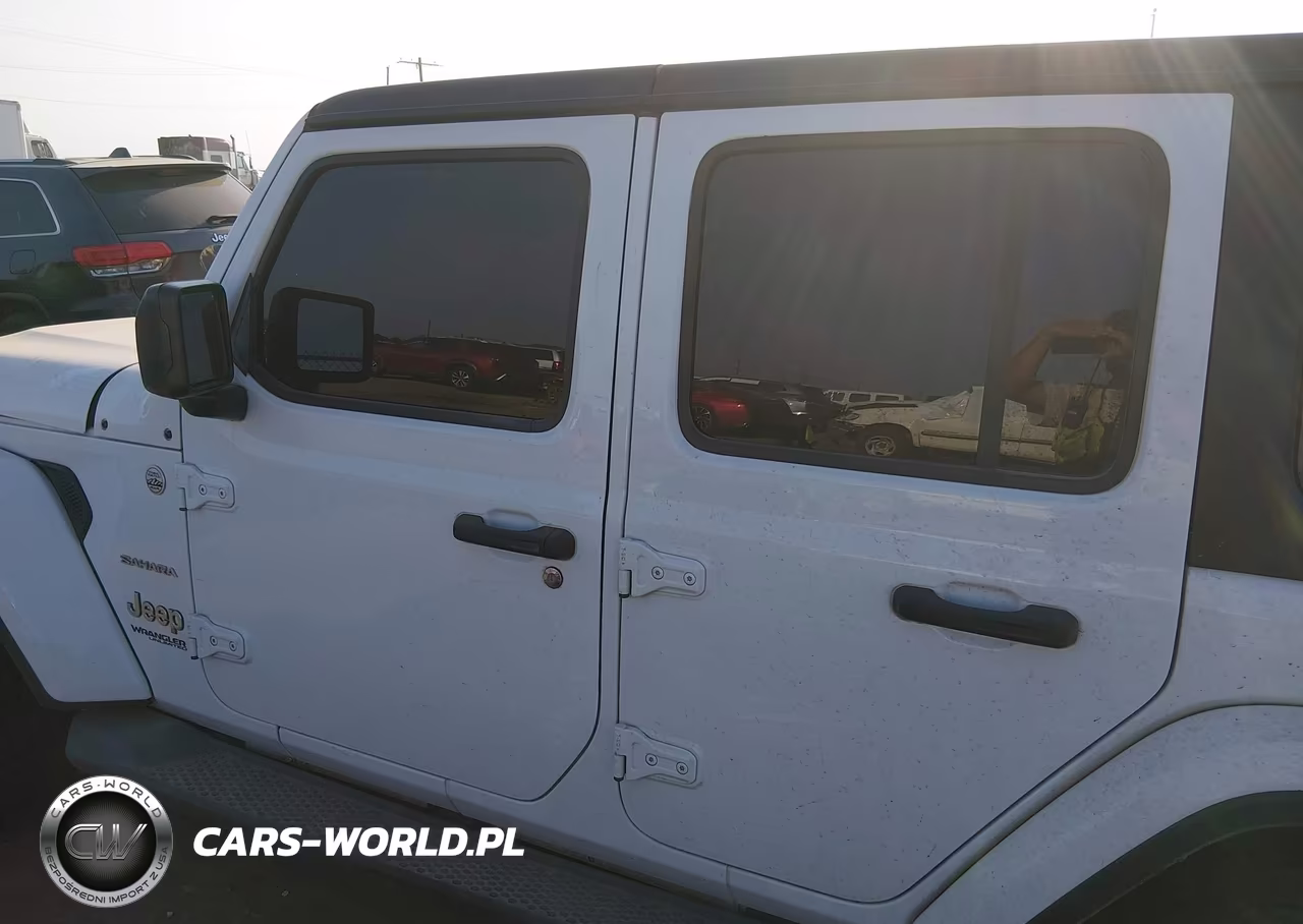 2019 Jeep Wrangler Unlimited Sahara 4X4 VIN:1C4HJXEN2KW618997 - 13