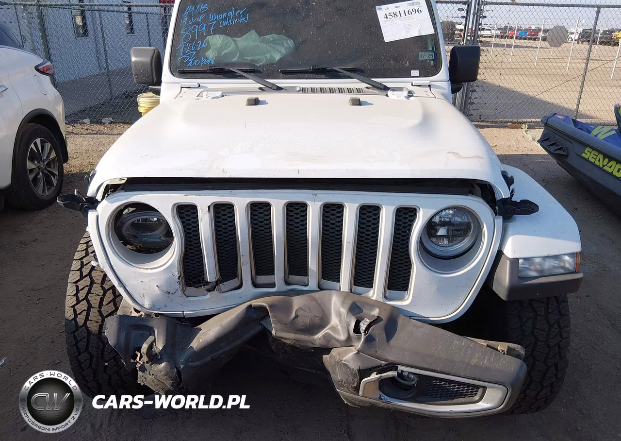 2019 Jeep Wrangler Unlimited Sahara 4X4 VIN:1C4HJXEN2KW618997 - 6