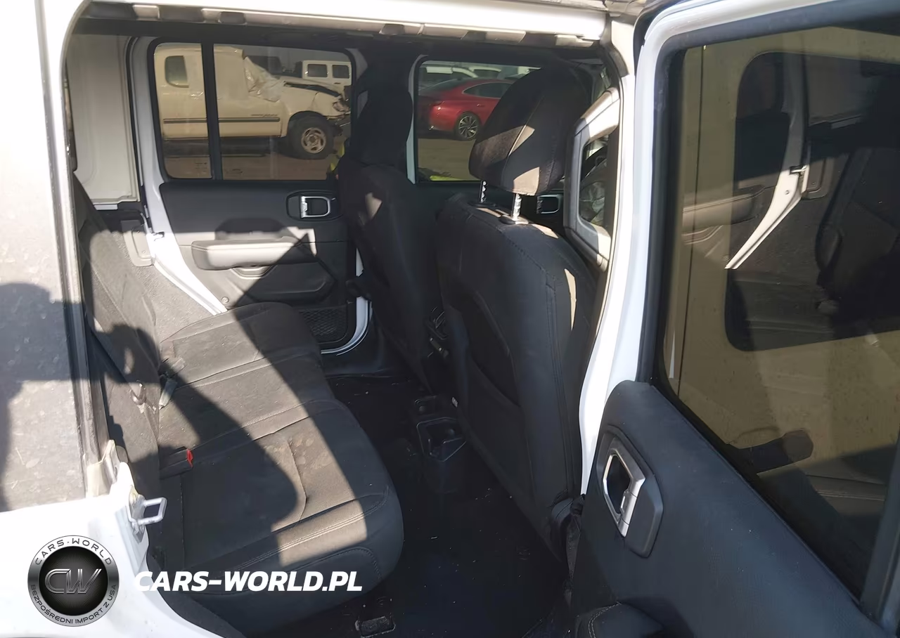 2019 Jeep Wrangler Unlimited Sahara 4X4 VIN:1C4HJXEN2KW618997 - 8