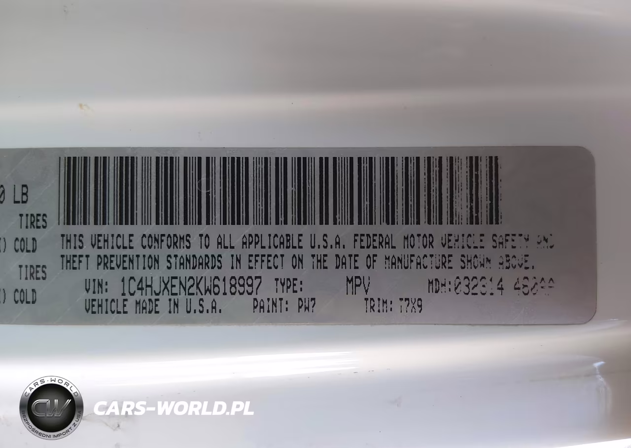 2019 Jeep Wrangler Unlimited Sahara 4X4 VIN:1C4HJXEN2KW618997 - 9