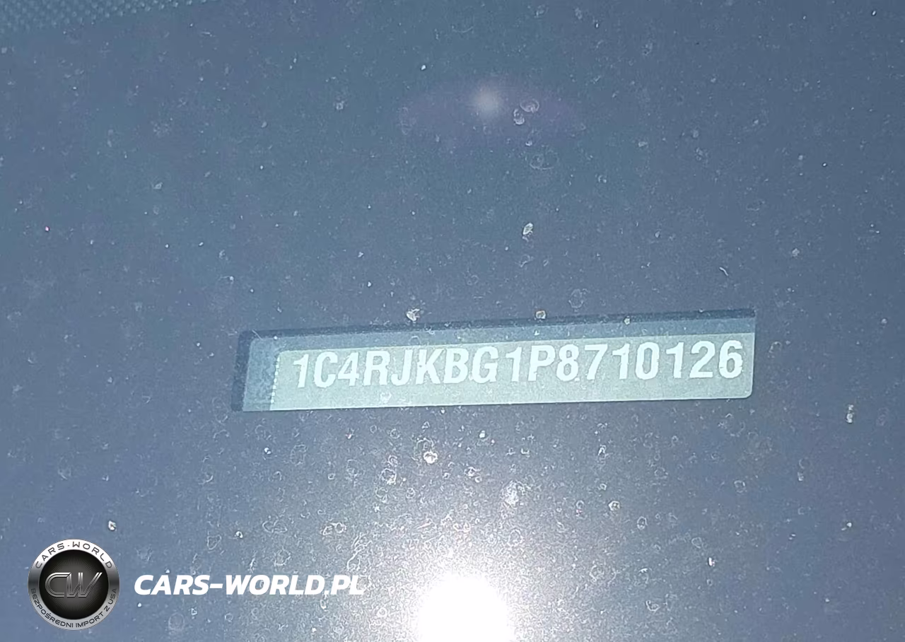 2023 Jeep Grand Cherokee L Limited 4X4 VIN:1C4RJKBG1P8710126 - 9