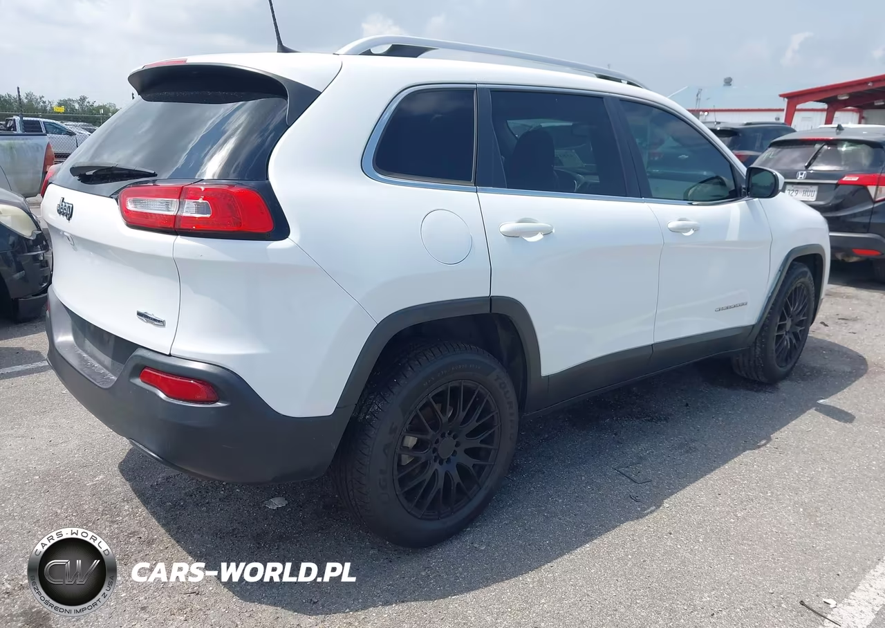 2017 Jeep Cherokee Latitude VIN:1C4PJLCB2HW539741 - 4