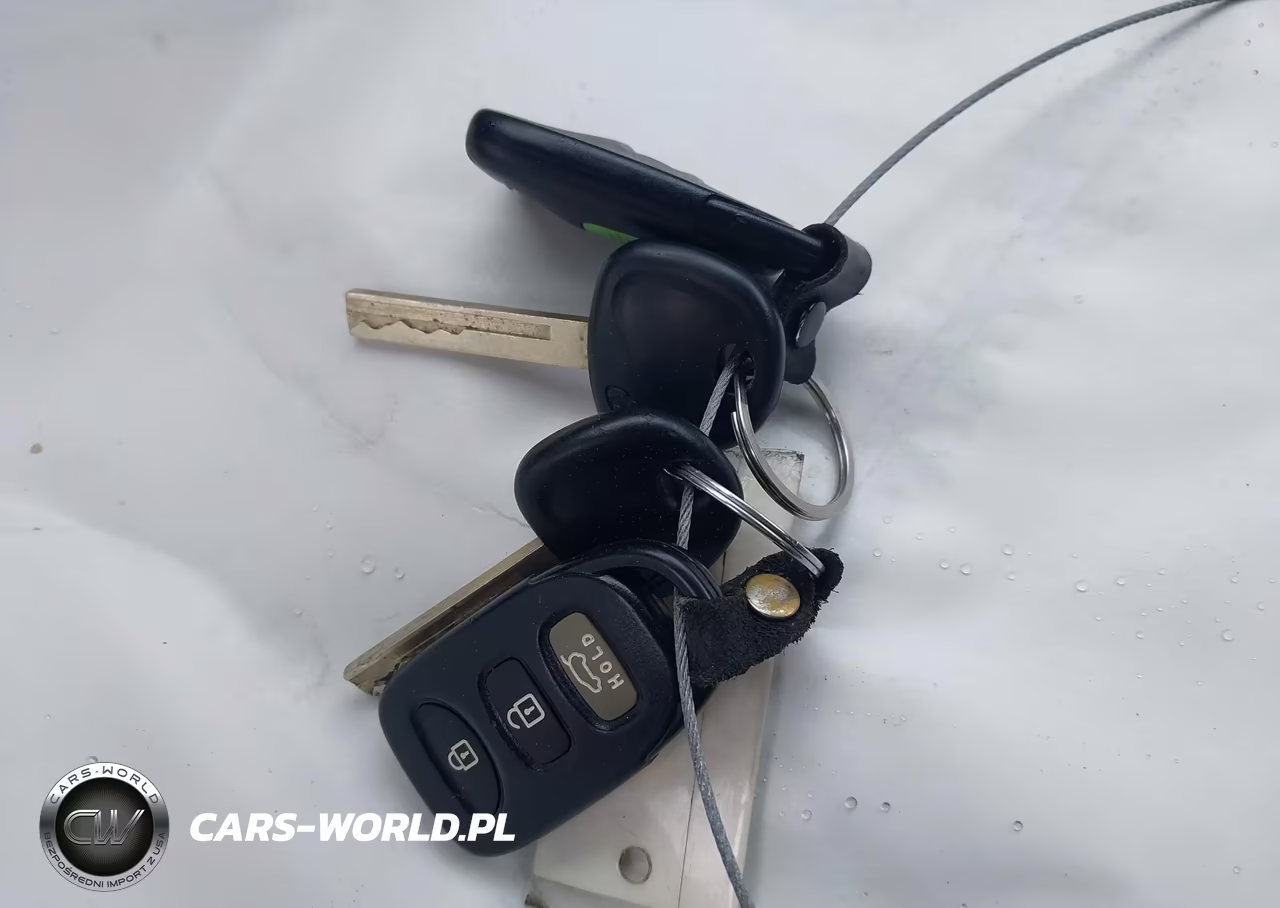2017 Hyundai Veloster VIN:KMHTC6AD2HU322471 - 11