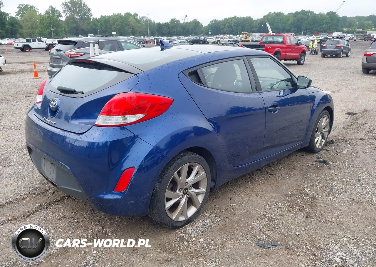 2017 Hyundai Veloster VIN:KMHTC6AD2HU322471 - 4