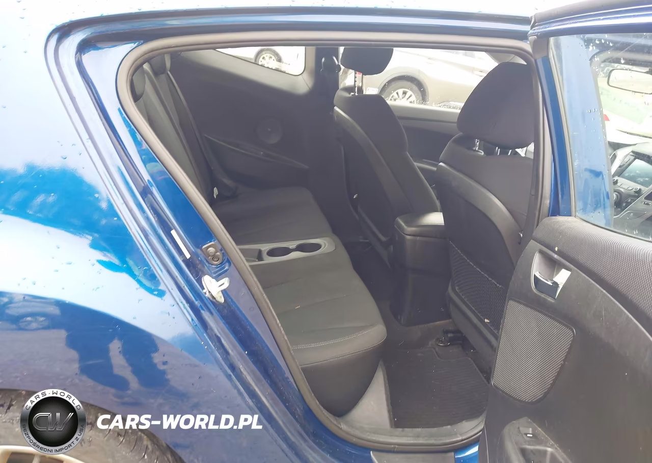 2017 Hyundai Veloster VIN:KMHTC6AD2HU322471 - 8