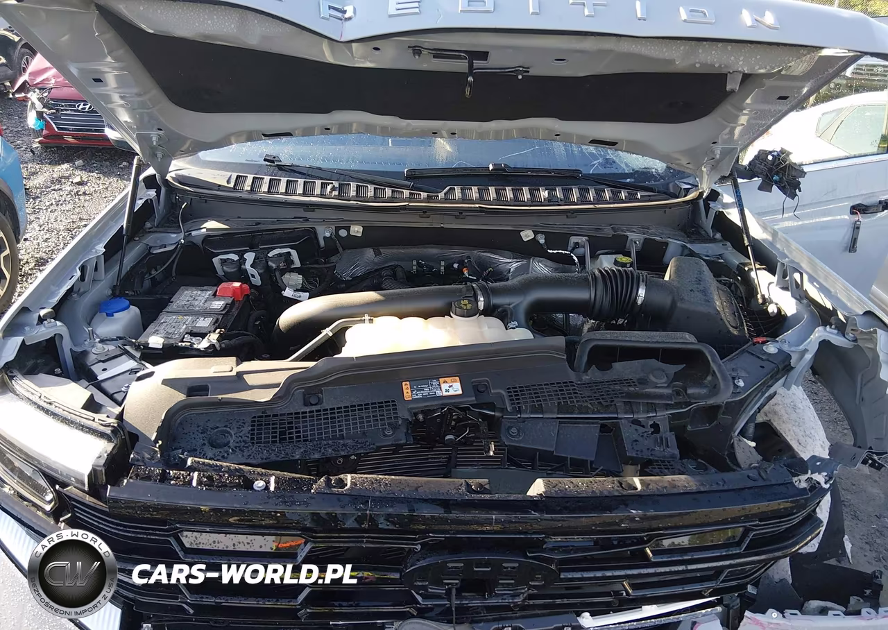 2025 Ford Expedition Platinum VIN:1FMJU1M8XSEA02970 - 10